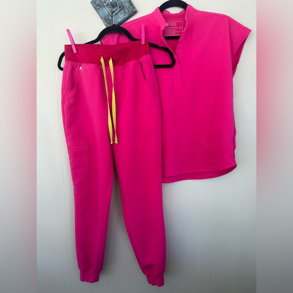 Figs Women's “Shocking Pink” Rafaela, Jogger Scrub Set W/Lime Drawstring. SizeXS